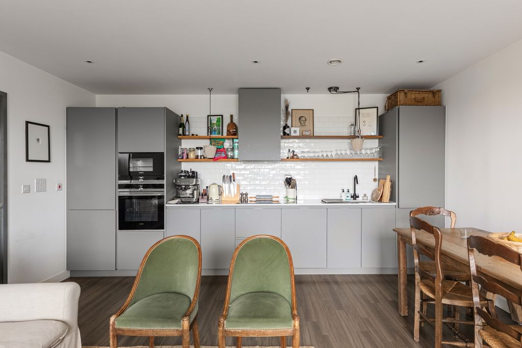 Property photo 3 of 12 Constance Green C...