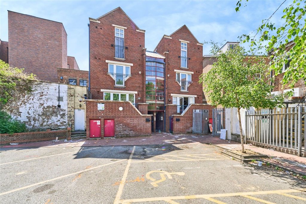 Property photo 1 of 18 Picture No. 21