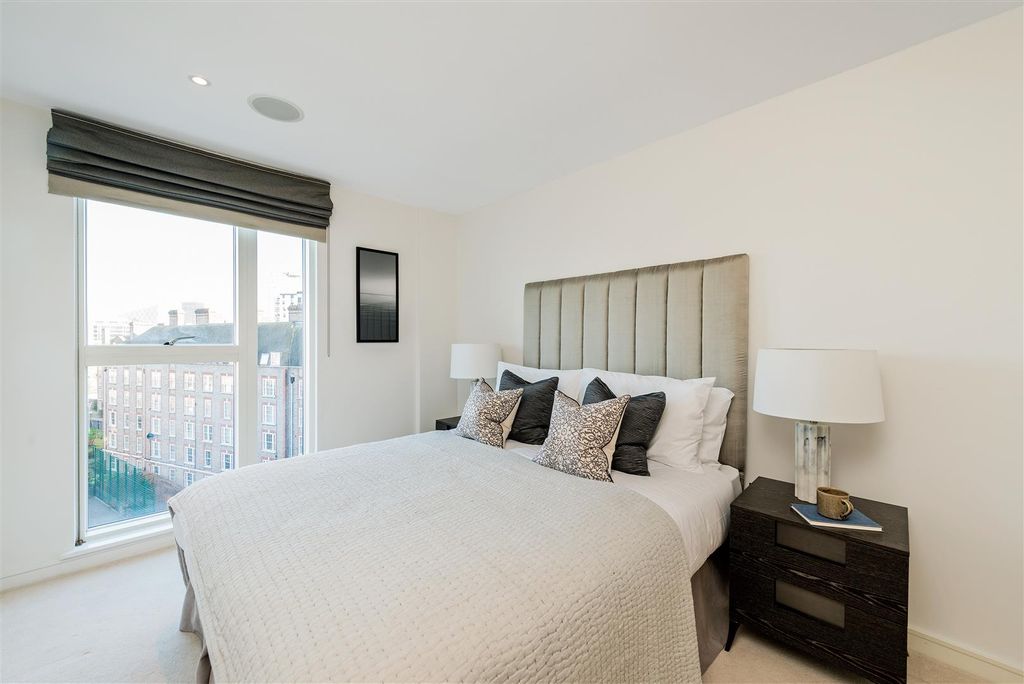 Property photo 3 of 10 Master Bedroom