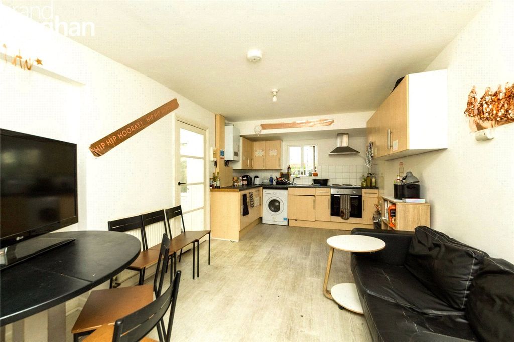 Property photo 2 of 12 Picture No. 43