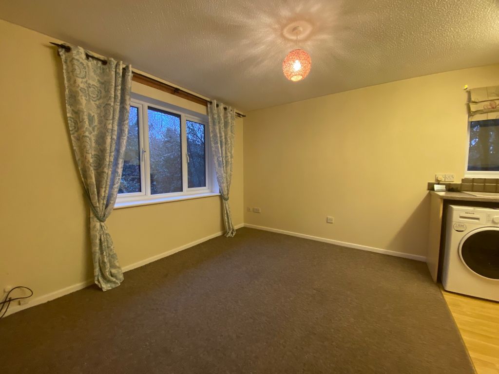 Property photo 2 of 5 Living Room