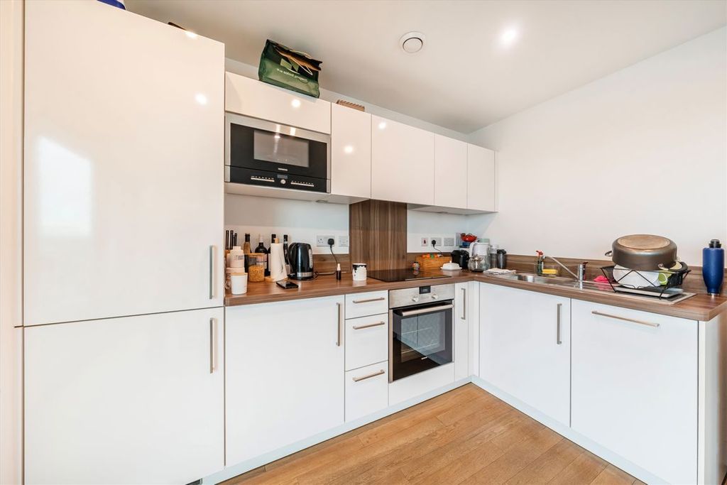 Property photo 3 of 6