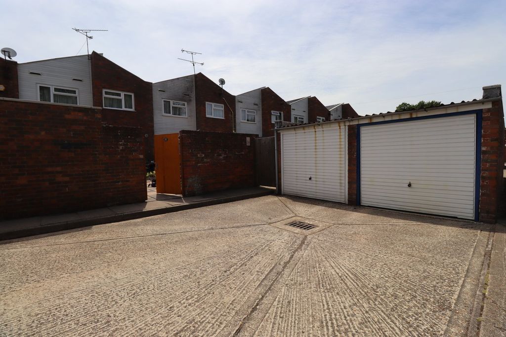Property photo 3 of 11