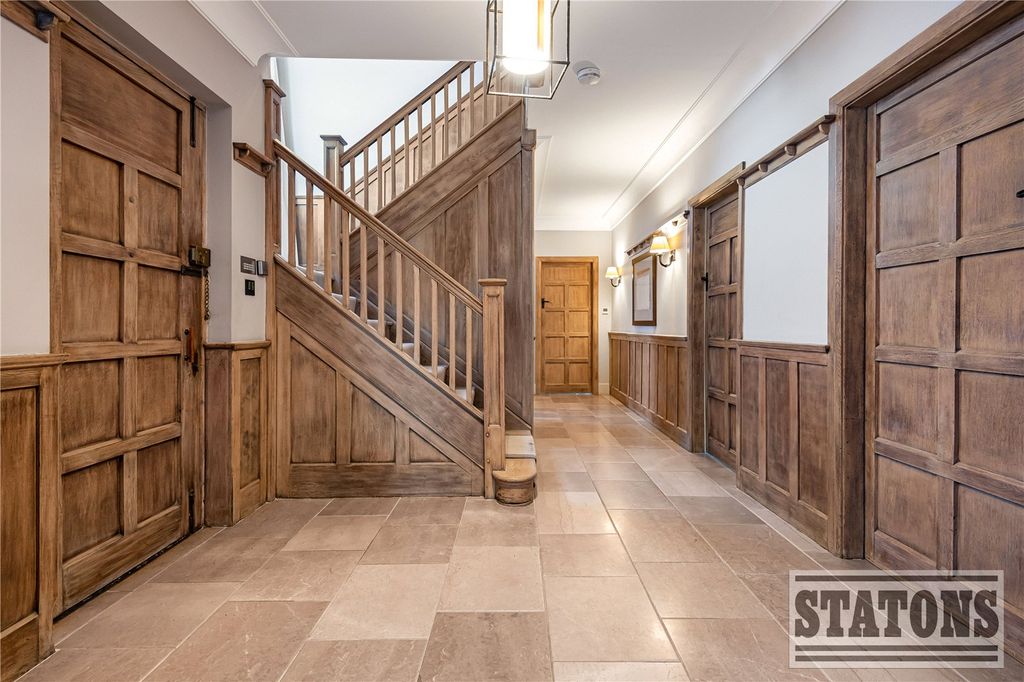 Property photo 2 of 33 Picture No. 86