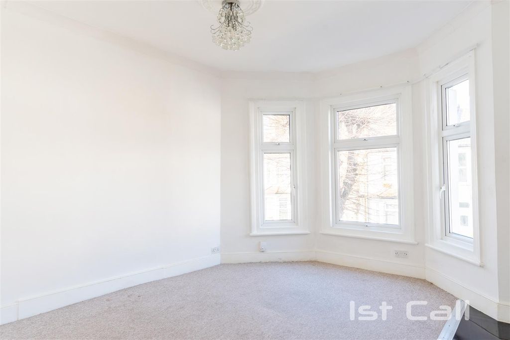 Property photo 3 of 7 Lounge Area