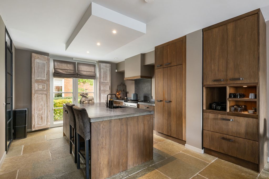 Property photo 2 of 46