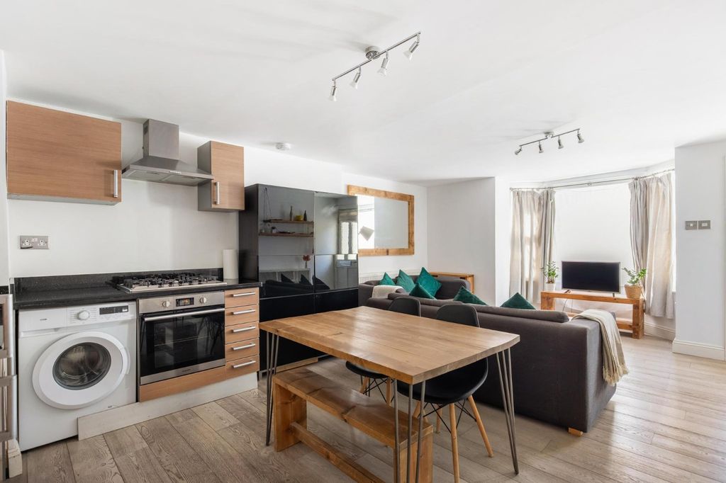 Property photo 3 of 8