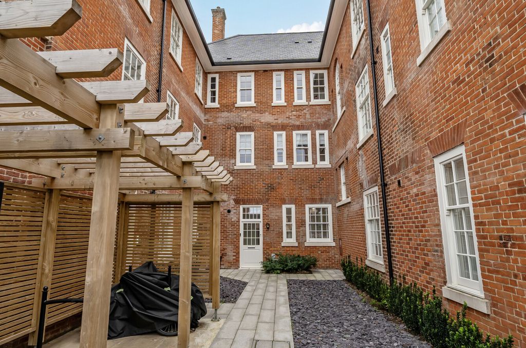 Property photo 1 of 24 1355842-22-68cc36...