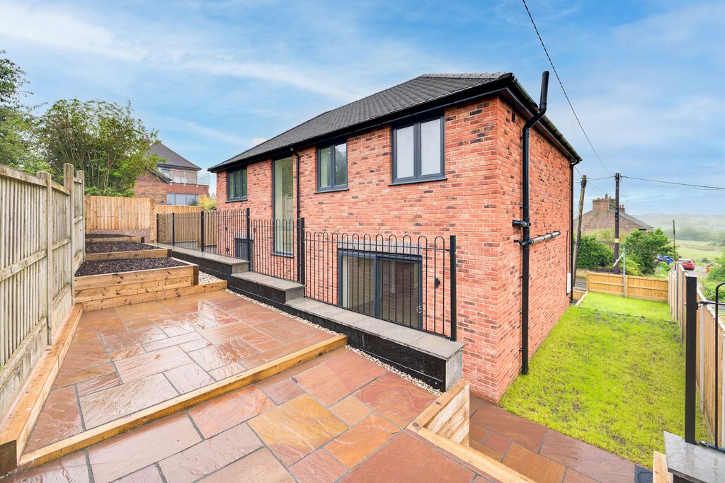 Property photo 2 of 33