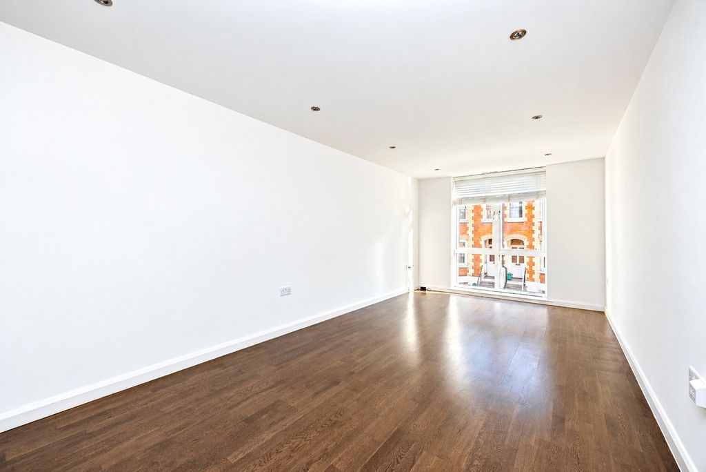 Property photo 3 of 10 Picture No. 25