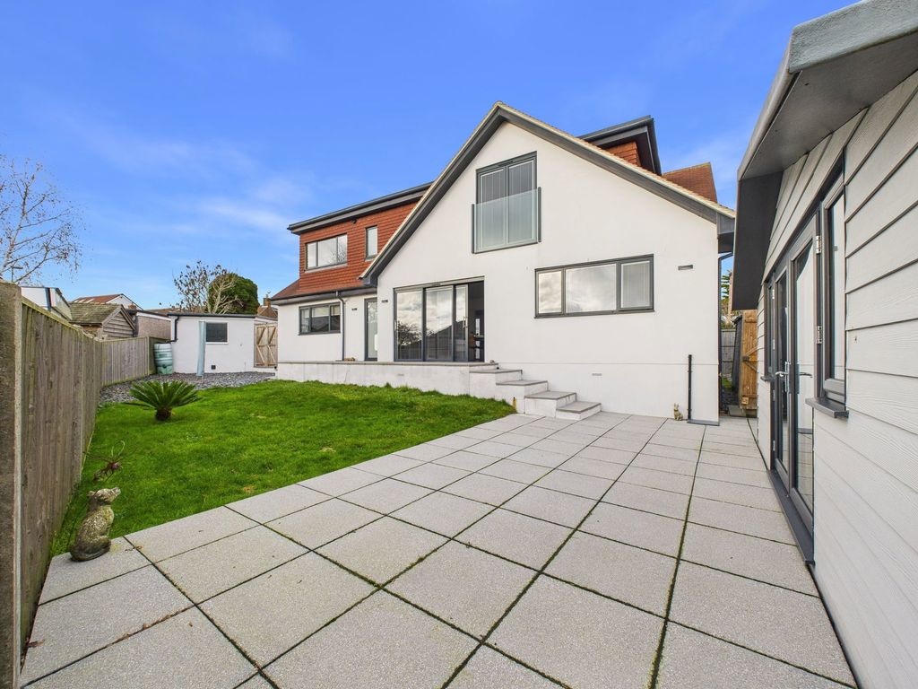 Property photo 3 of 36