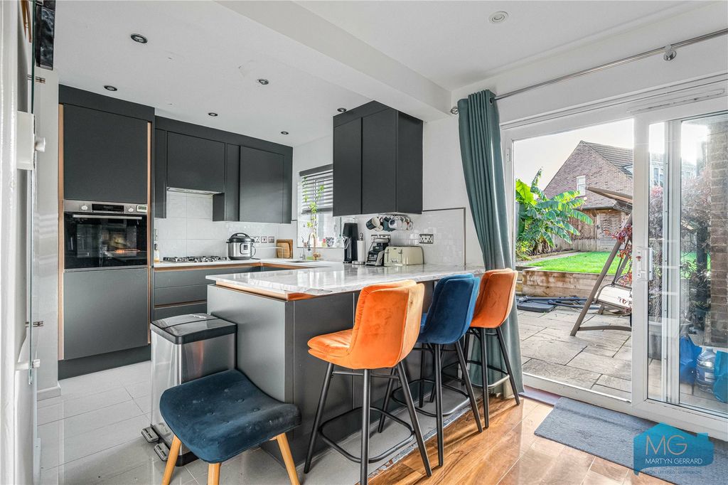 Property photo 3 of 26 Picture No. 31