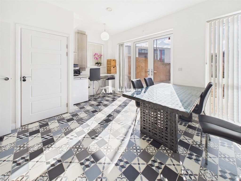 Property photo 3 of 18 Cam03827G0-Pr0088-Still013.Jpg