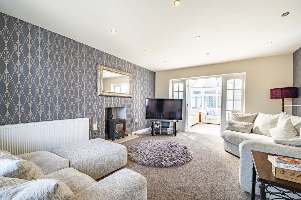 Property photo 2 of 21