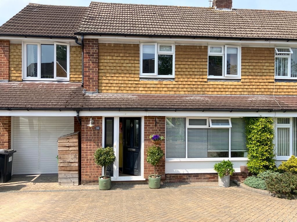 Property photo 2 of 27 House Front