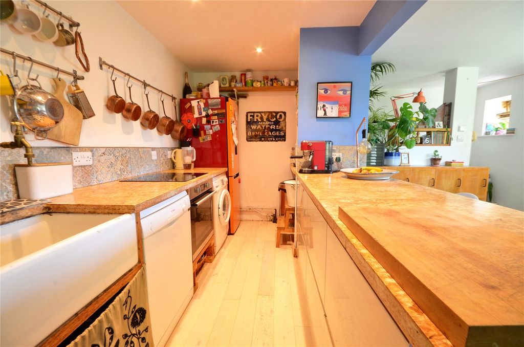 Property photo 3 of 16 Kitchen