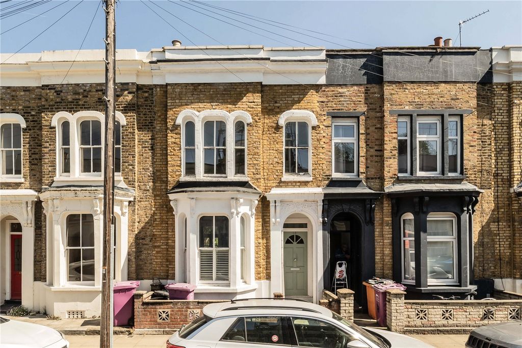 Property photo 1 of 17 Exterior