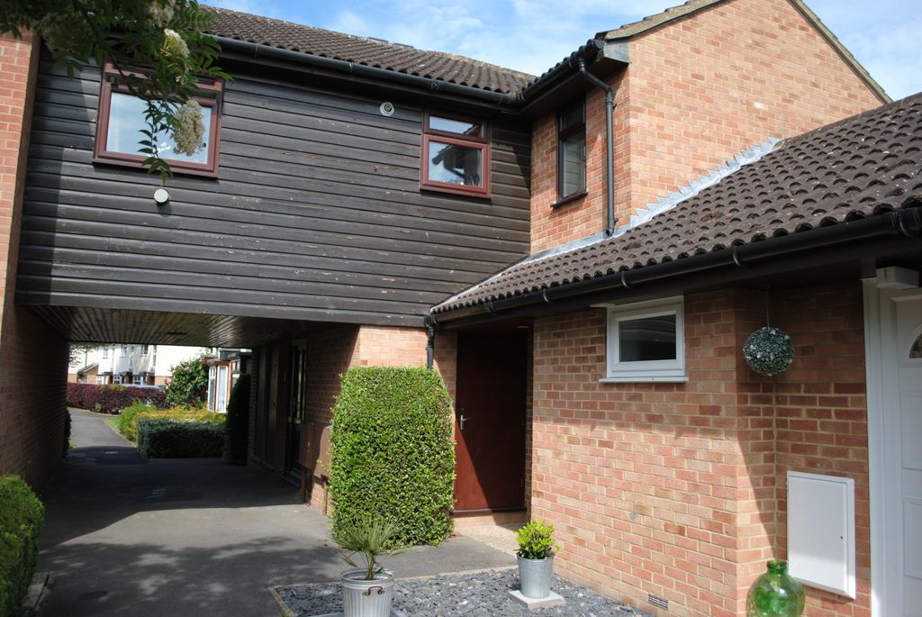 Property photo 1 of 8 Photo 01