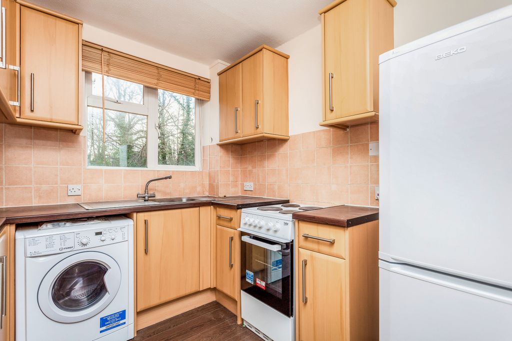 Property photo 2 of 8 Kitchen