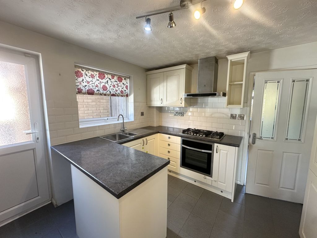 Property photo 2 of 21