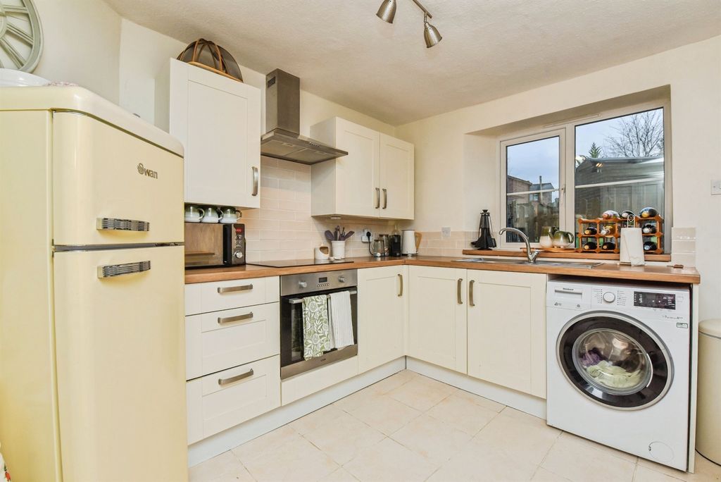 Property photo 2 of 12