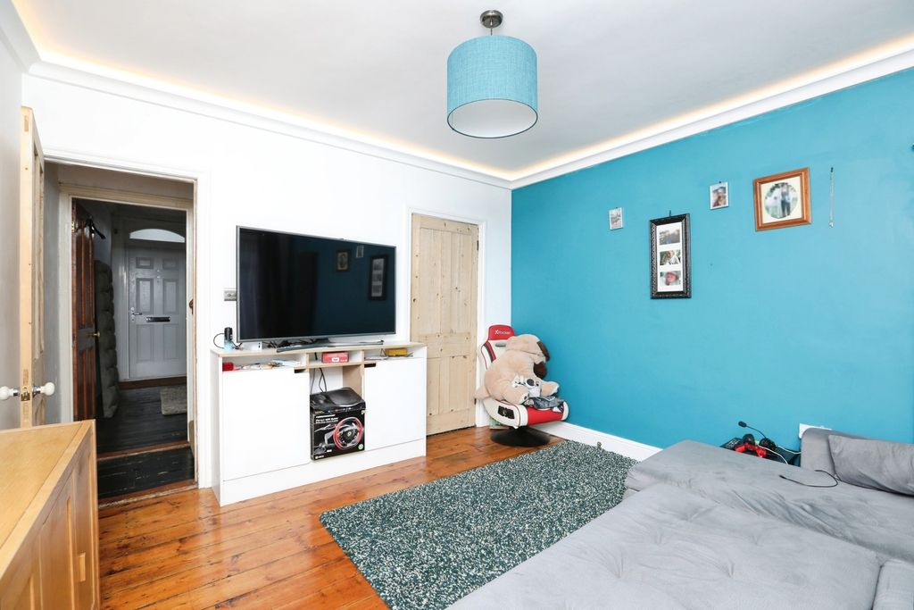 Property photo 3 of 17 Photo