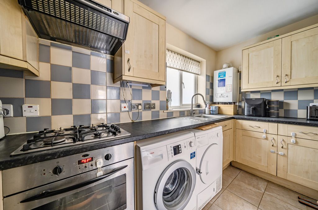 Property photo 2 of 12 1305505-9-68406ce...