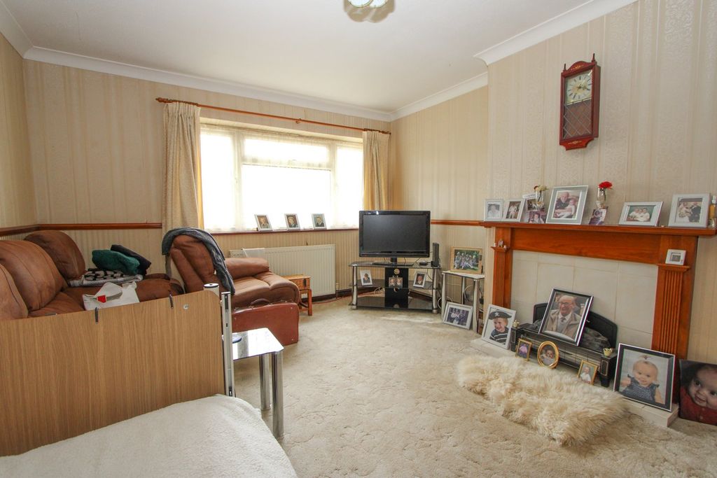 Property photo 2 of 20