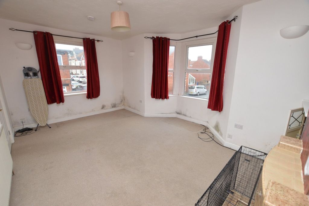Property photo 2 of 10 Living Room