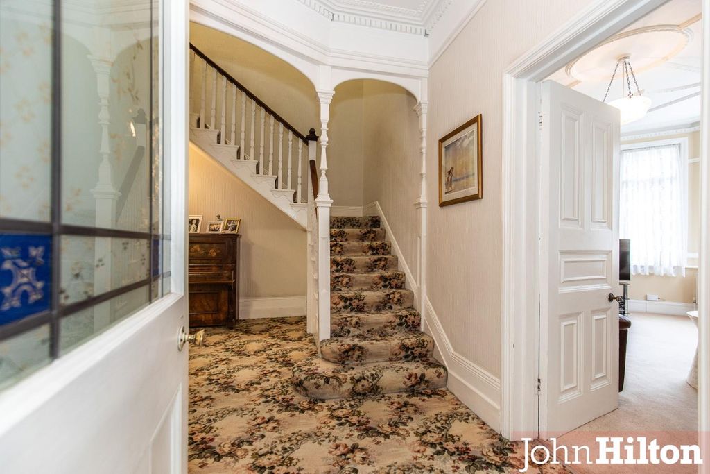 Property photo 3 of 19 Ditchling Road-13.Jpg