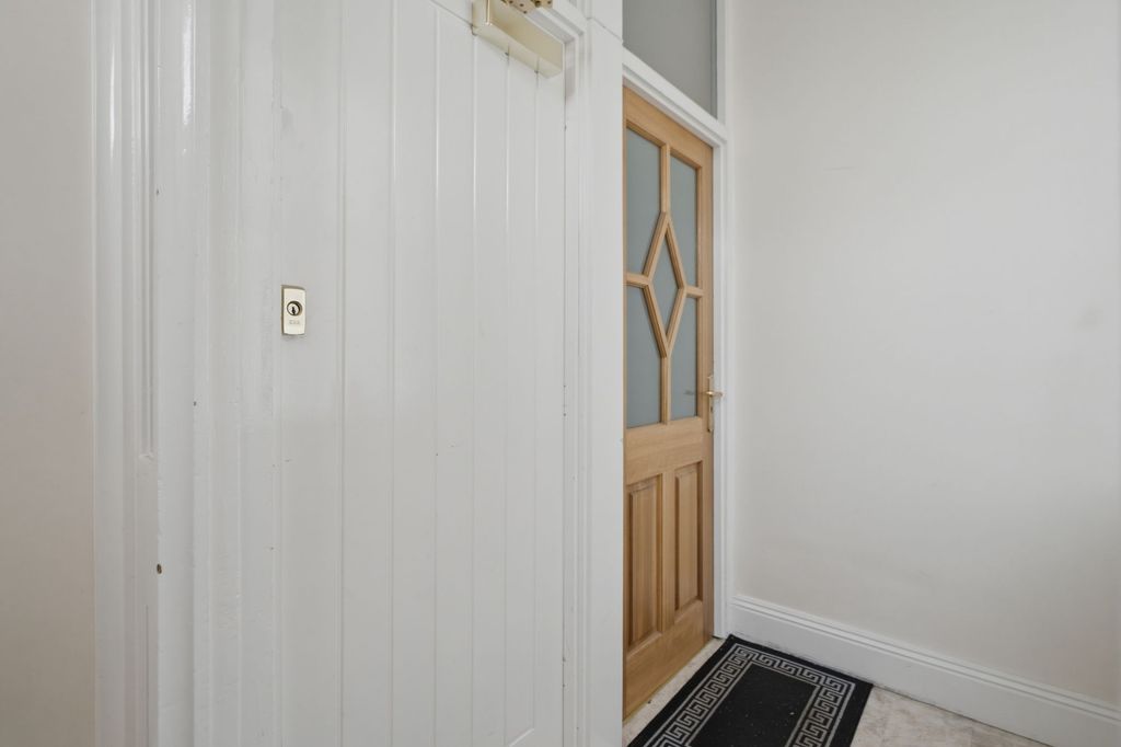 Property photo 2 of 30