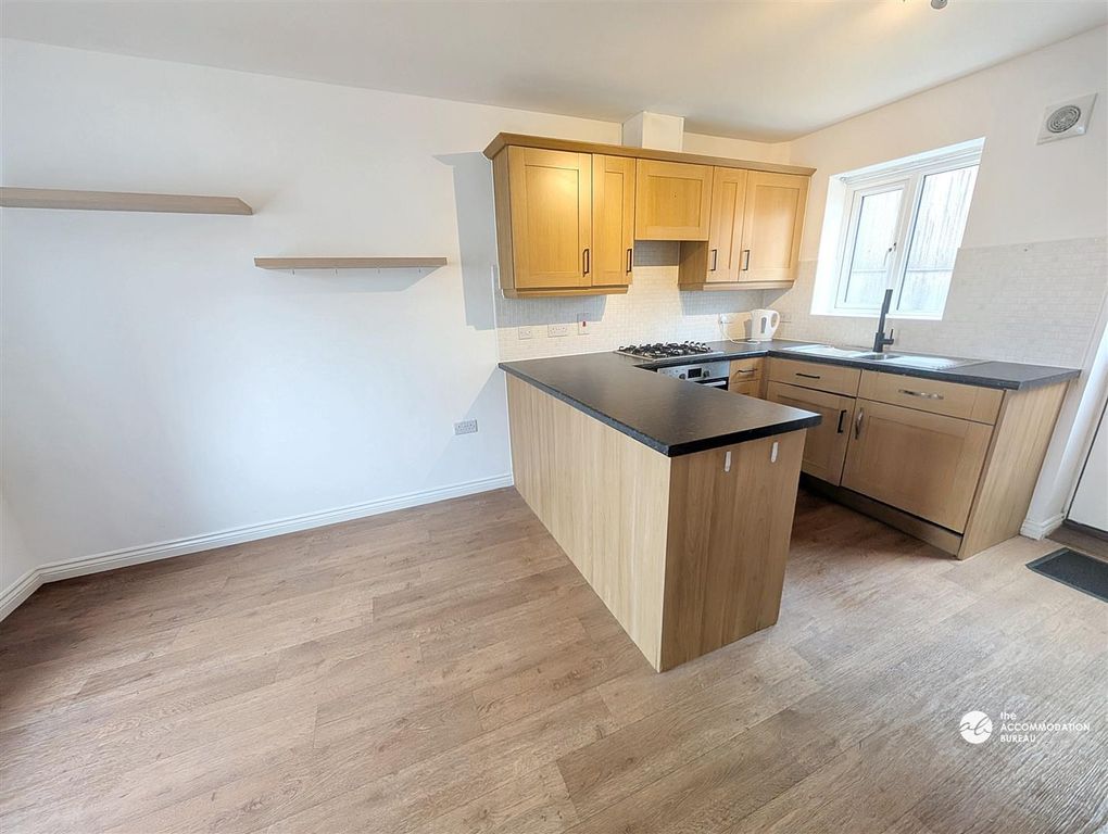 Property photo 2 of 31 Kitchen
