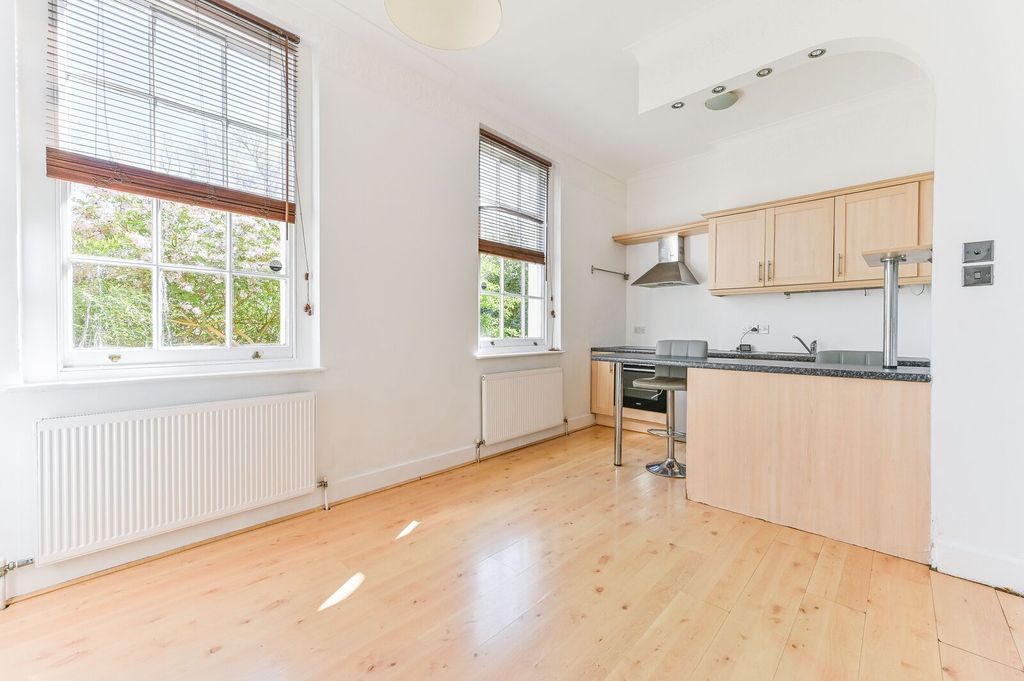 Property photo 2 of 25