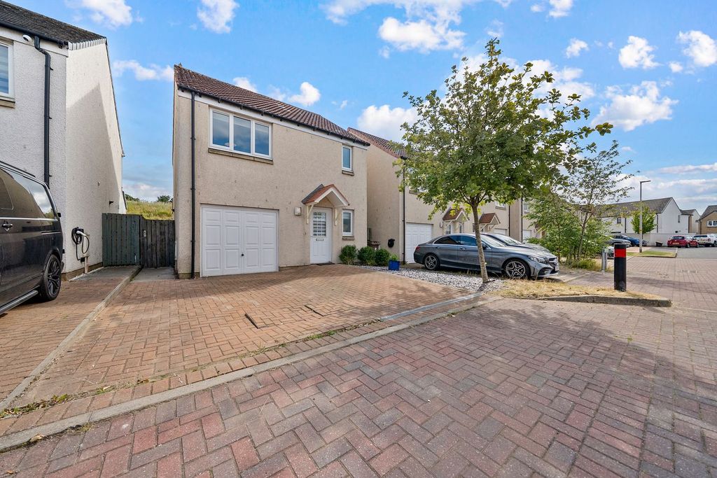 Property photo 1 of 35