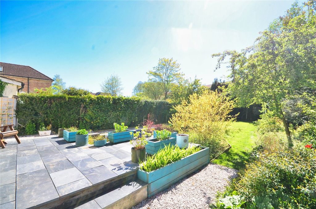 Property photo 2 of 24 Garden