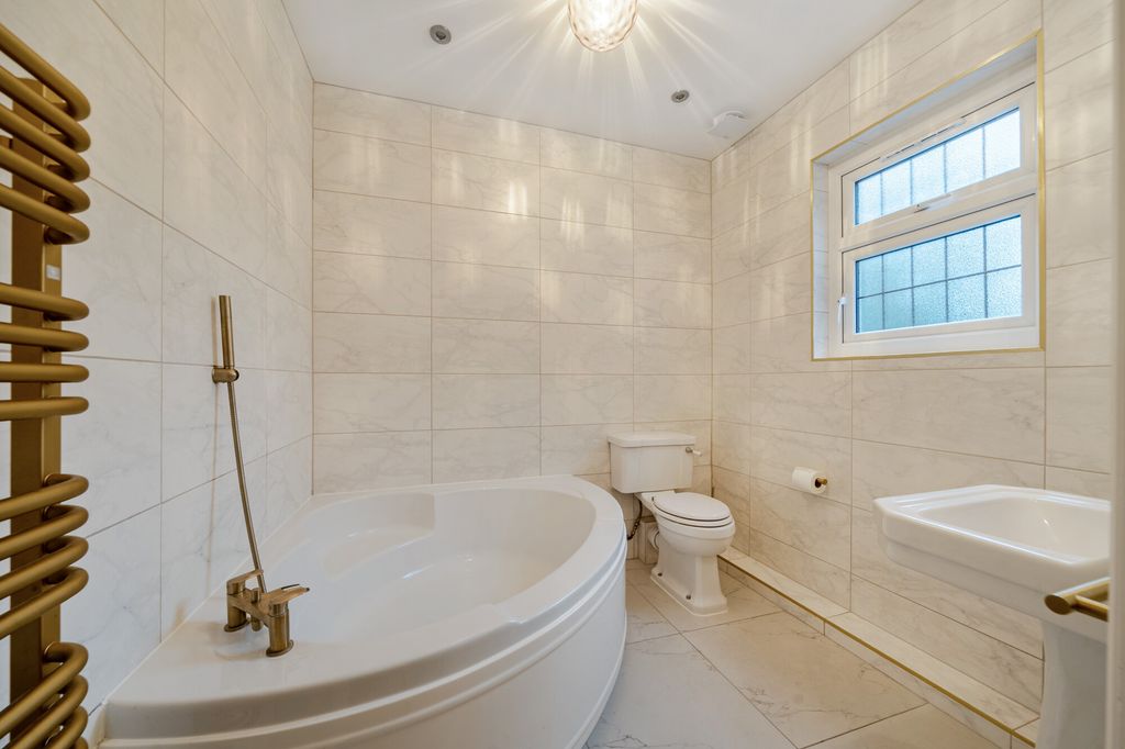 Additional image 16 of 4 bed detached house for saleWaverley Road, Farnborough GU14
