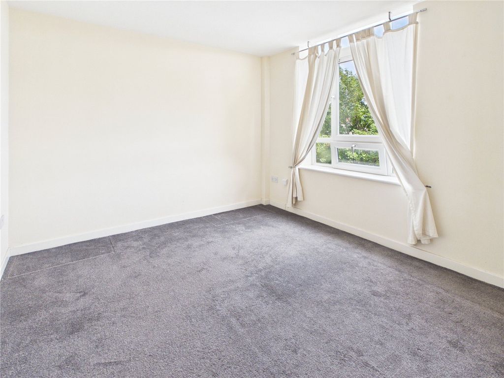 2 bed flat for saleMossley Road, Ashton-Under-Lyne, Greater Manchester OL6 photo 5