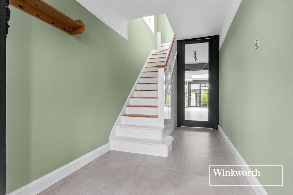 Property photo 2 of 30 Picture No. 13