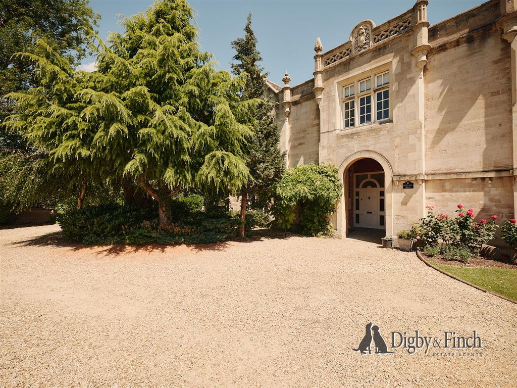 Property photo 1 of 31