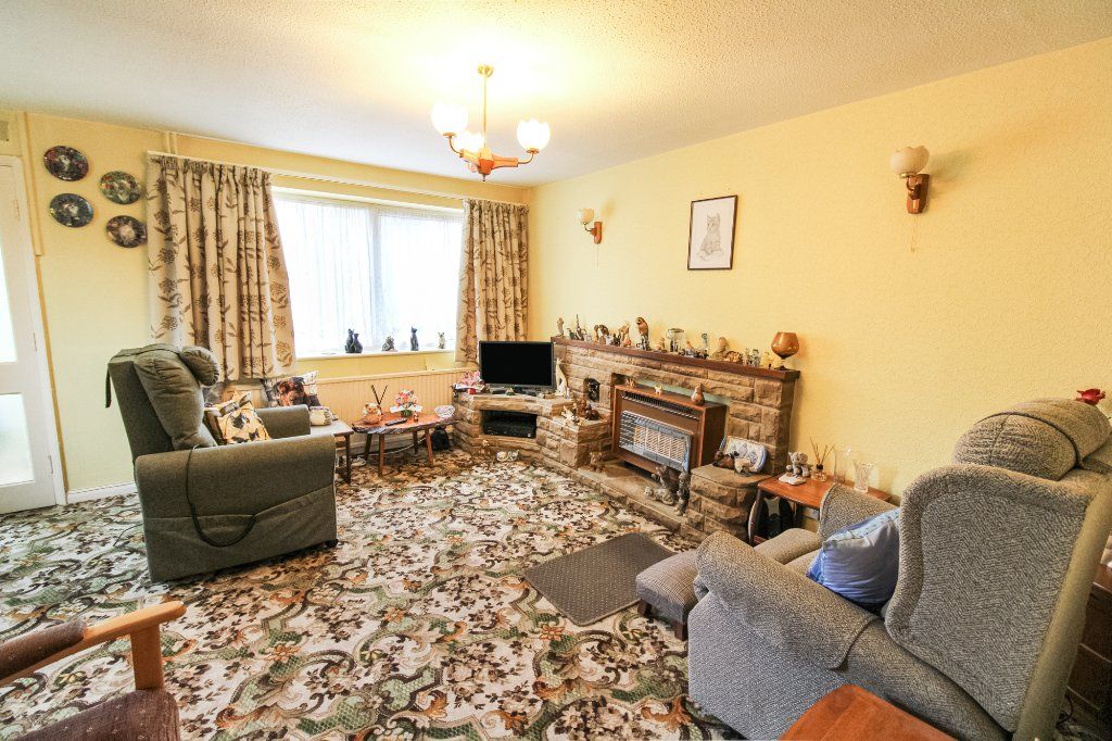 Property photo 2 of 12 Lounge