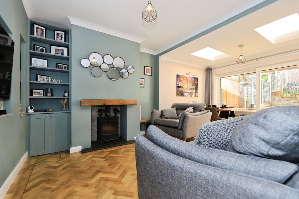 Property photo 2 of 15 Lounge