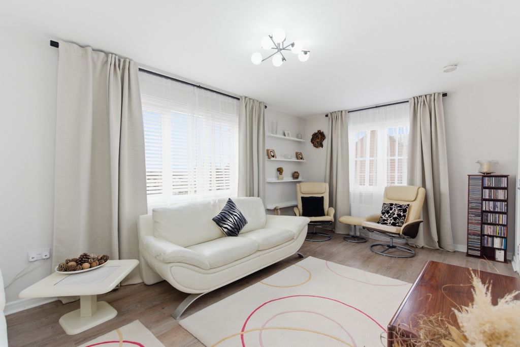 Property photo 2 of 33 5031103