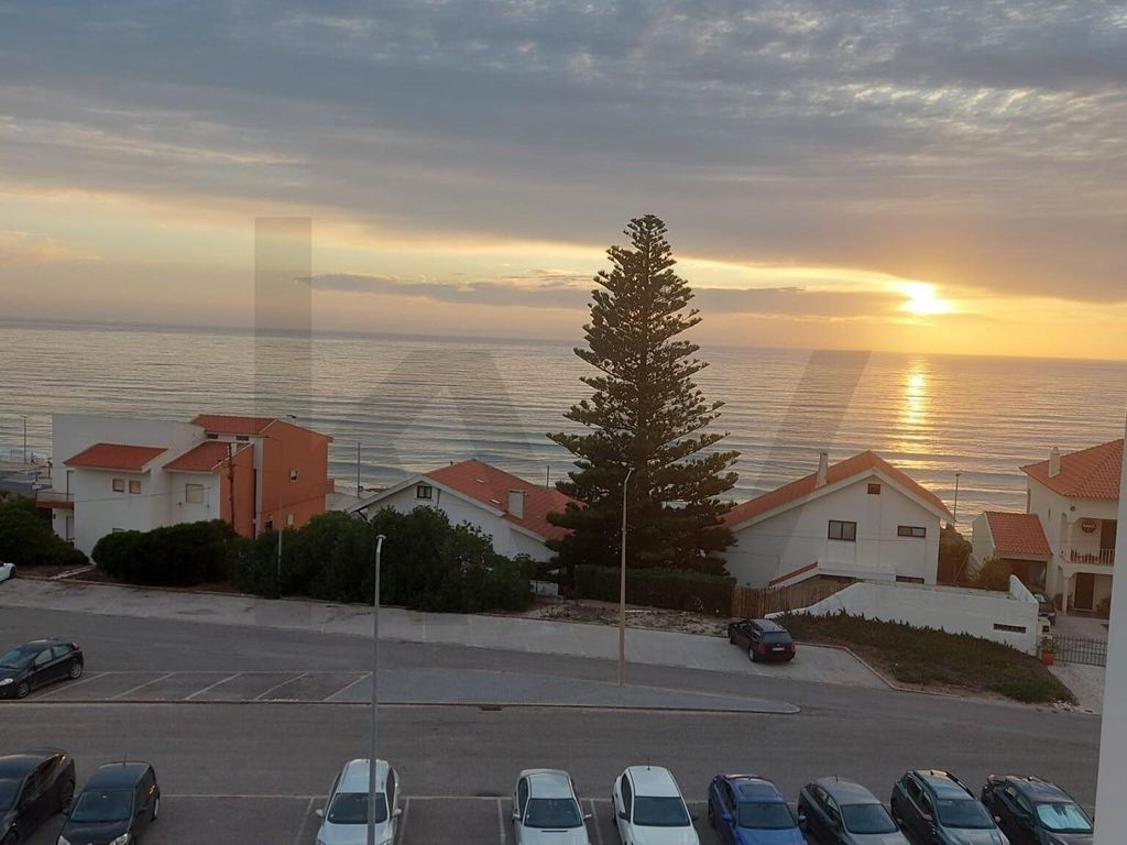 Property photo 1 of 21 T1 Apartment For Sale In Santa Cruz