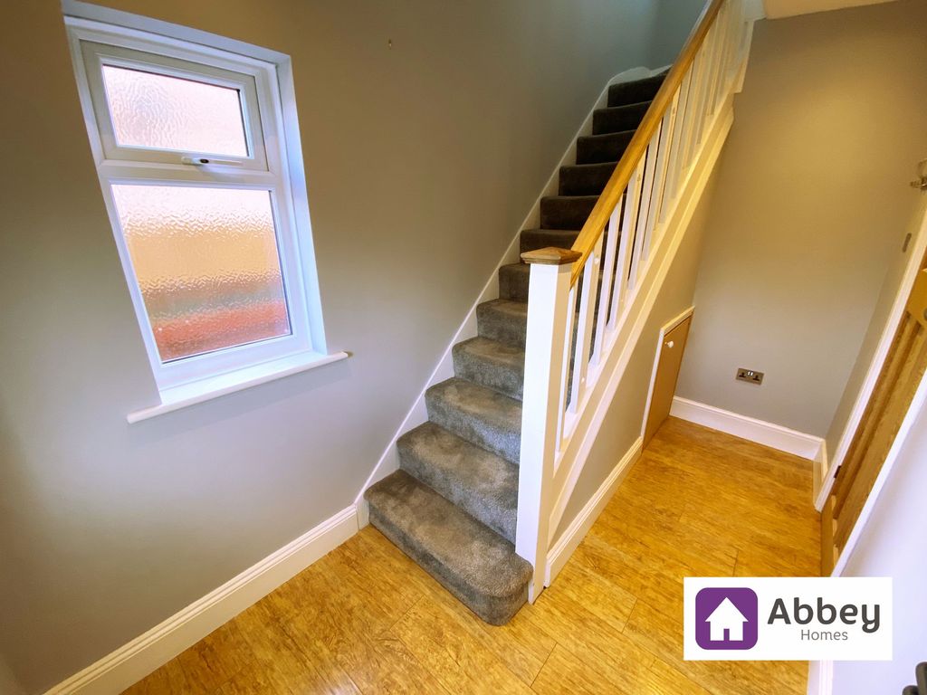 Property photo 2 of 19 Entrance Hall