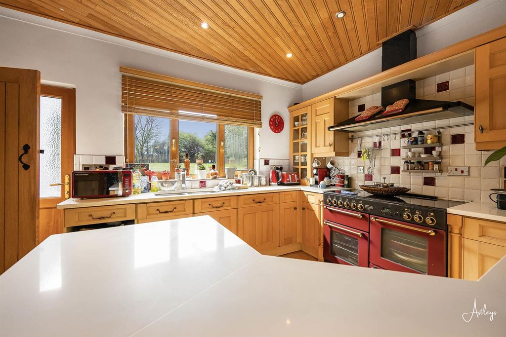 Property photo 3 of 30 Kitchen