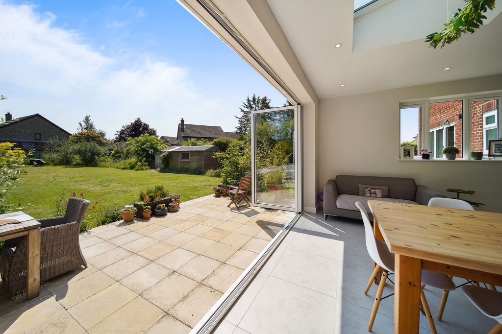 Property photo 3 of 27