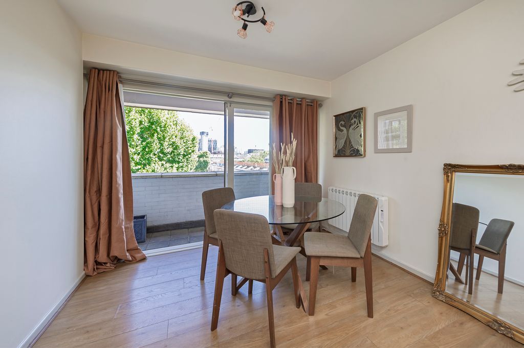 Property photo 2 of 20 353 The Colonnades-4052.Jpg