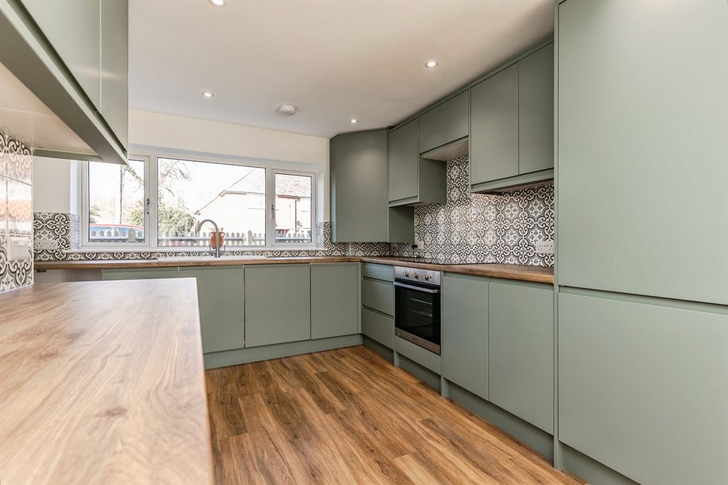 Property photo 3 of 23