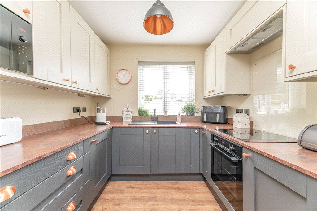 Property photo 3 of 25 Kitchen