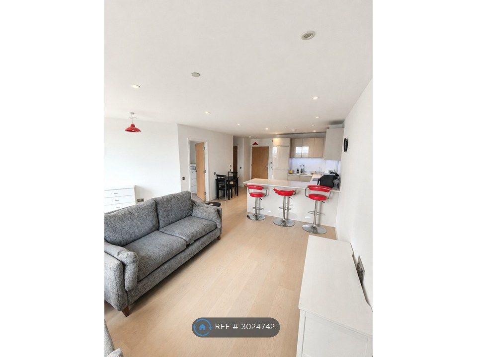 Property photo 1 of 7 Livingroom &amp; Kitchen